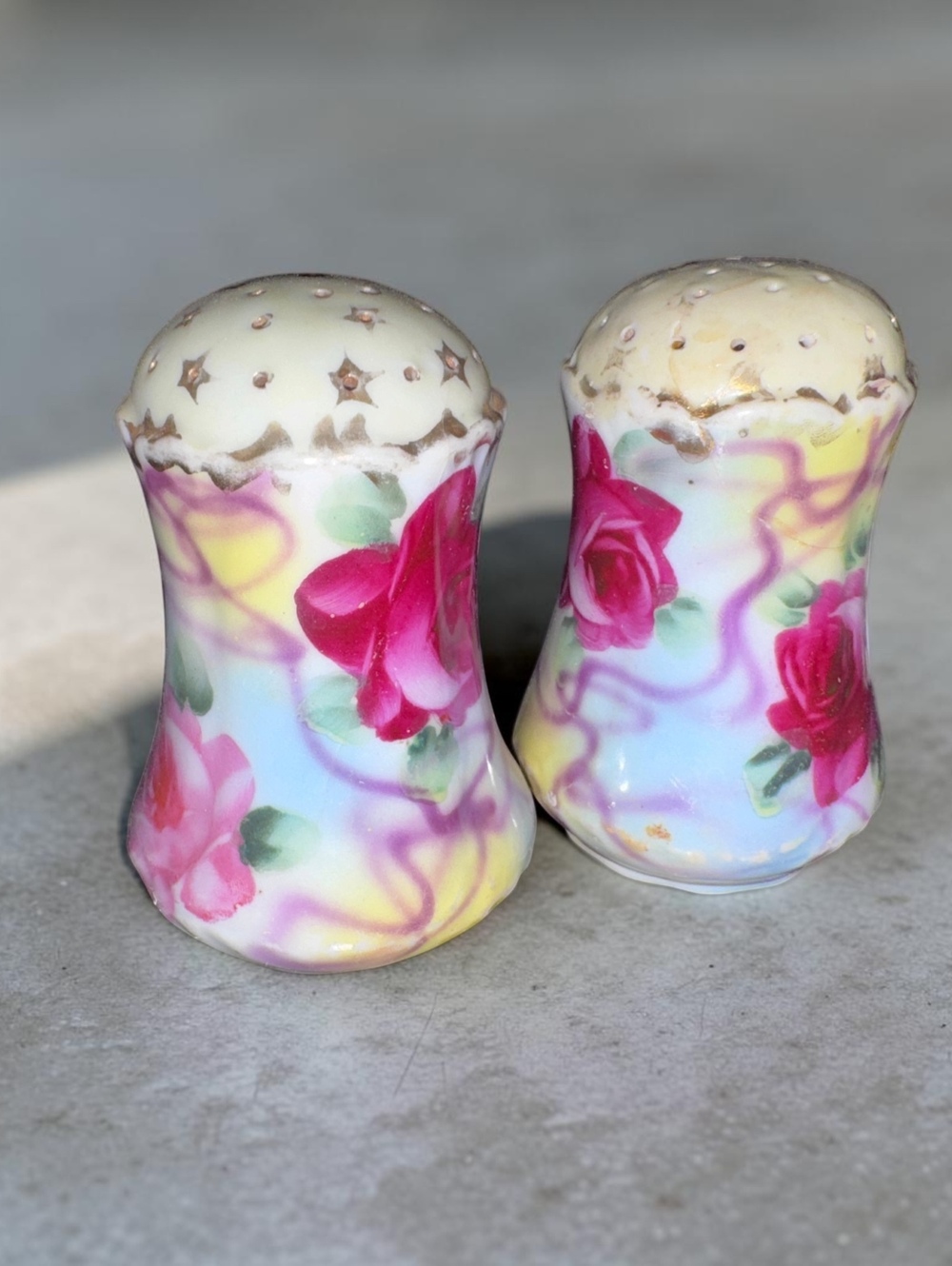 Vintage Porcelain Salt Pepper Shakers Hand Painted Roses Gold Gilt Cork Pair - Picture 2 of 8